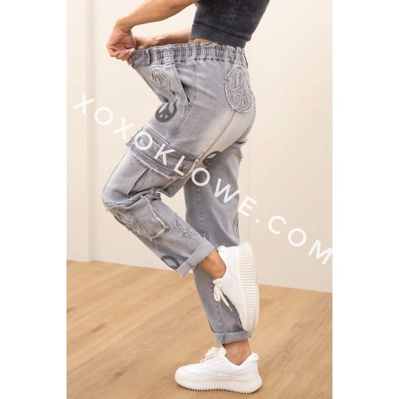 Oli & Hali Peace Sign Patch Frayed Edge Cargo Jeans Relaxed Fit - Picture 7 of 16